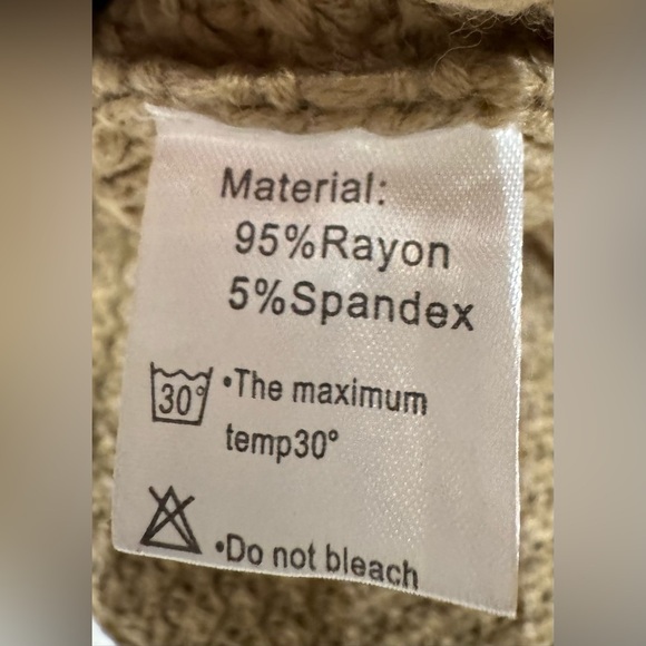 NEW Grecerelle Womens Asymmetric Chunky Button Detail Pullover Sweater Size L - Picture 14 of 14